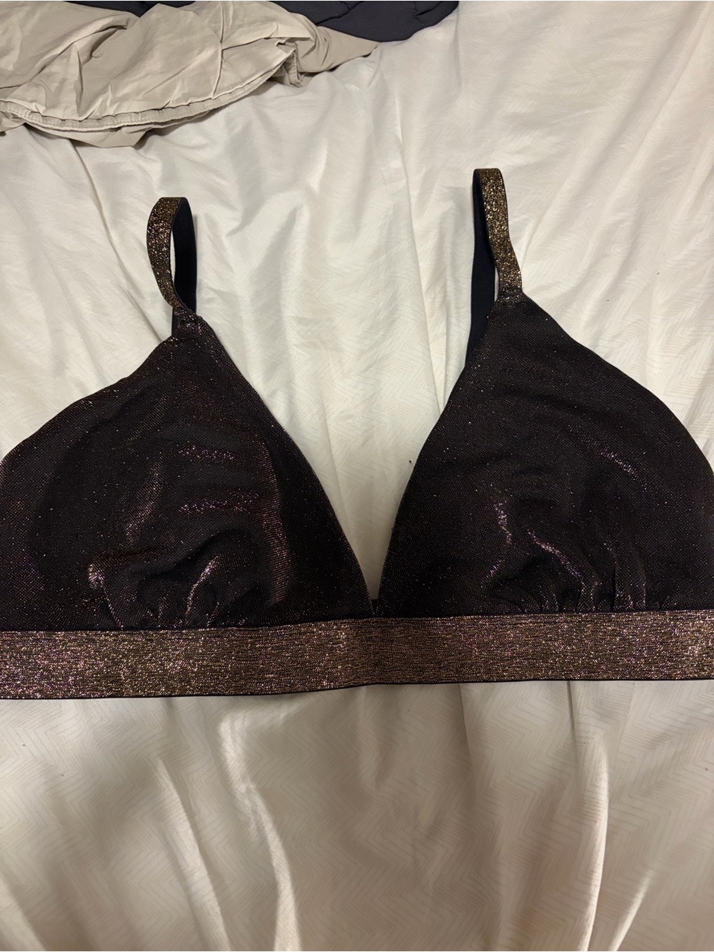 Colsie Shimmer Triangle Bralette in Black & Gold - Large